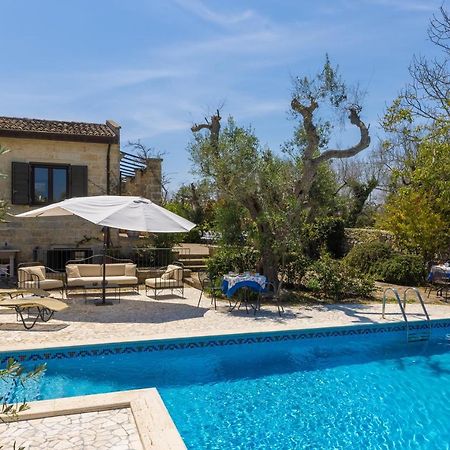 Casa Ulmi Con Piscina Bed & Breakfast อุจจาโน ลาเคียซา ภายนอก รูปภาพ