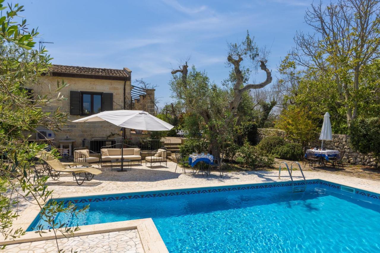 Casa Ulmi Con Piscina Bed & Breakfast อุจจาโน ลาเคียซา ภายนอก รูปภาพ
