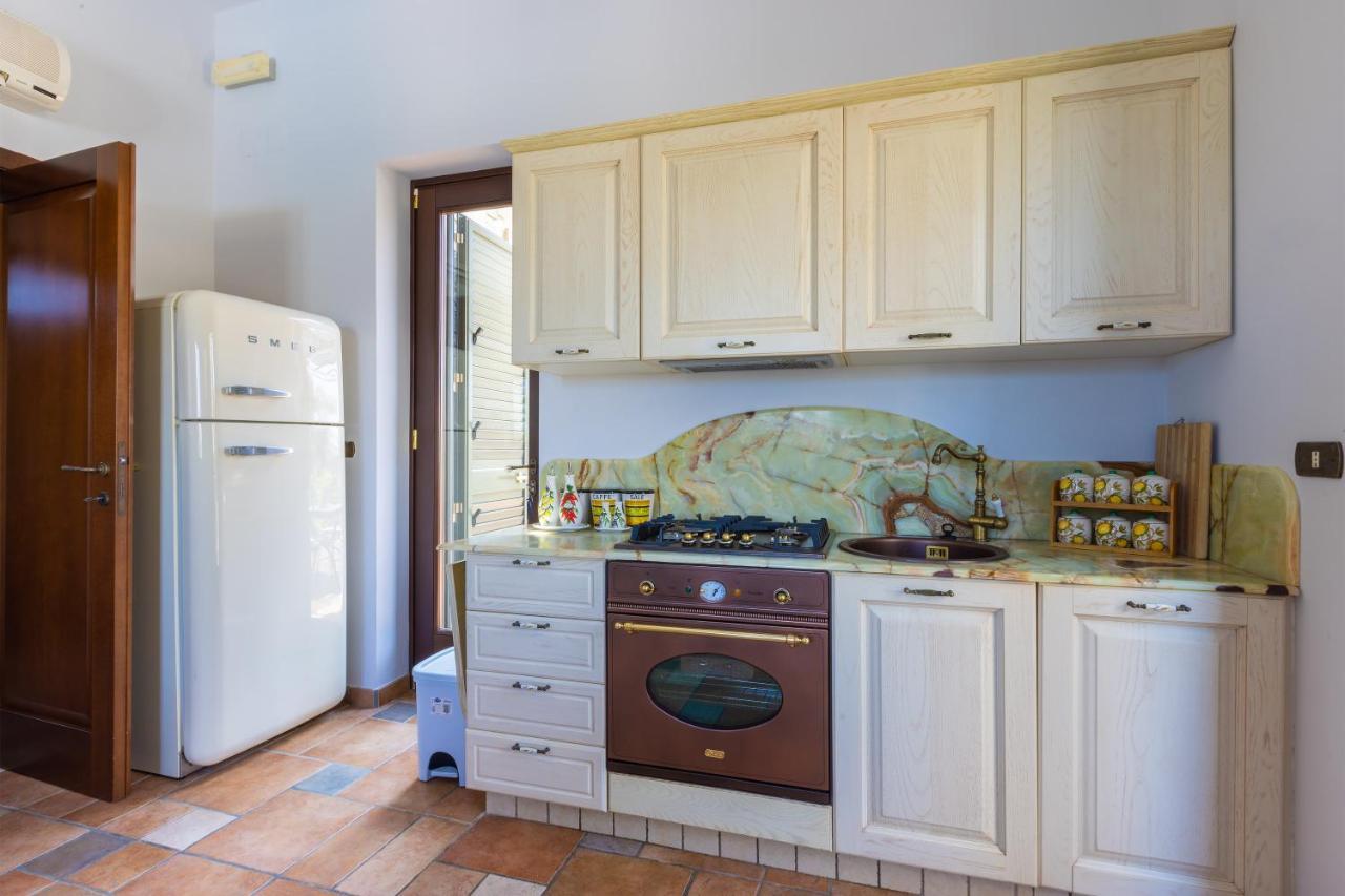 Casa Ulmi Con Piscina Bed & Breakfast อุจจาโน ลาเคียซา ภายนอก รูปภาพ