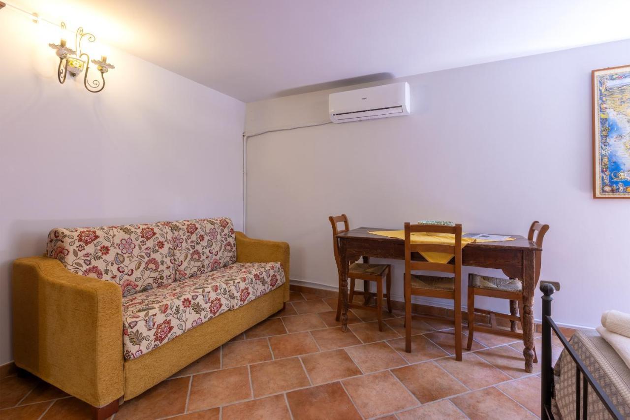 Casa Ulmi Con Piscina Bed & Breakfast อุจจาโน ลาเคียซา ภายนอก รูปภาพ