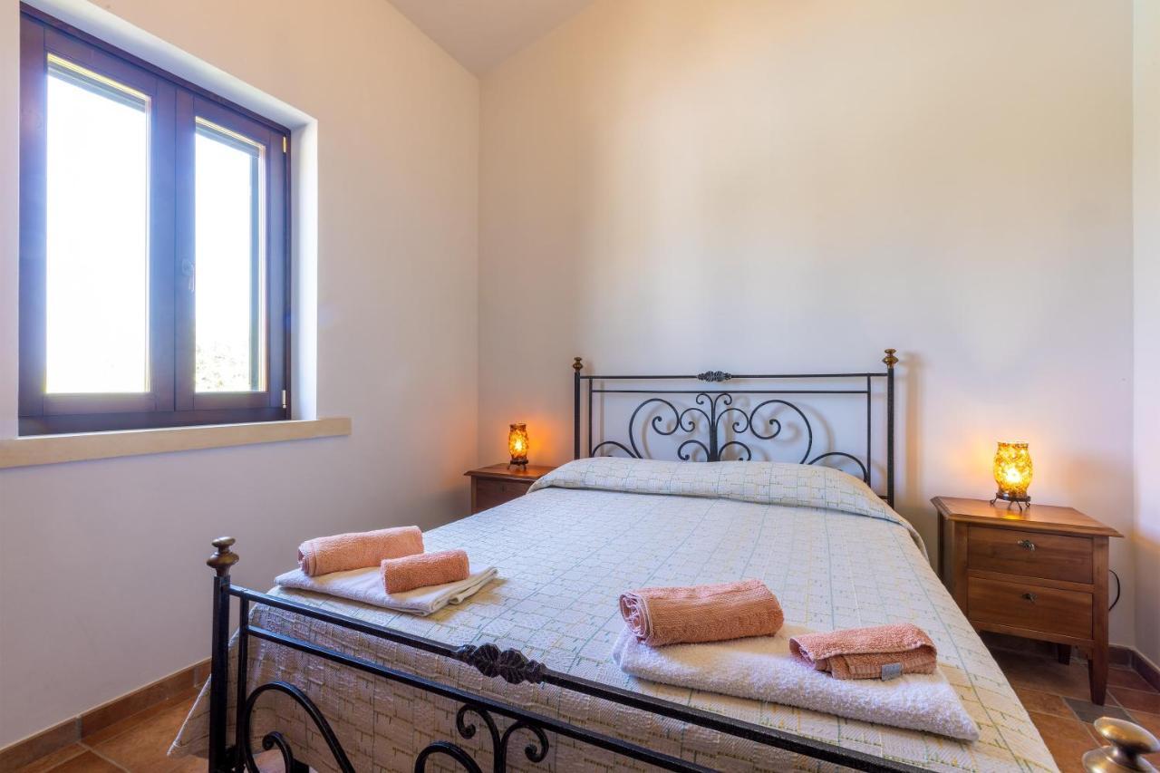 Casa Ulmi Con Piscina Bed & Breakfast อุจจาโน ลาเคียซา ภายนอก รูปภาพ