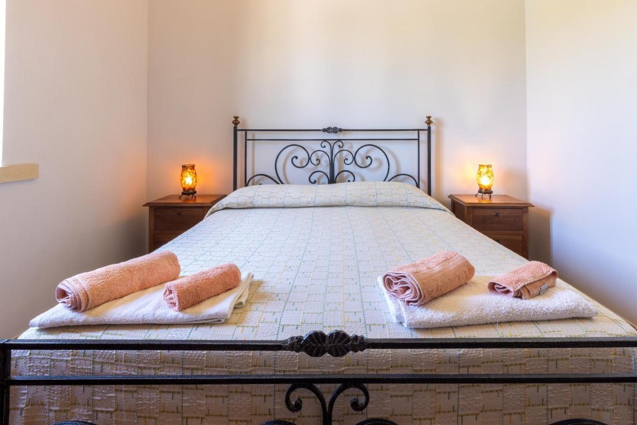 Casa Ulmi Con Piscina Bed & Breakfast อุจจาโน ลาเคียซา ภายนอก รูปภาพ