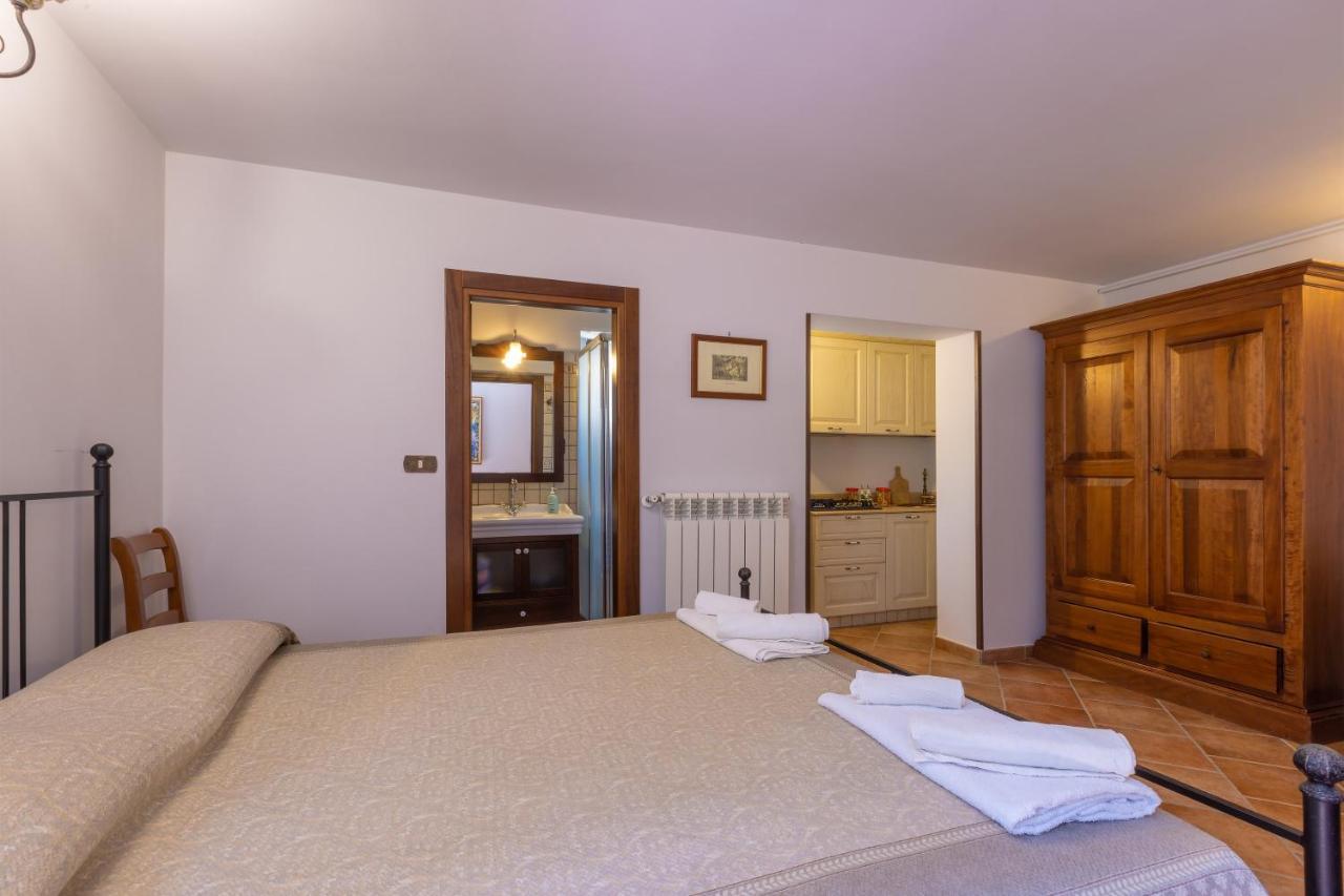 Casa Ulmi Con Piscina Bed & Breakfast อุจจาโน ลาเคียซา ภายนอก รูปภาพ