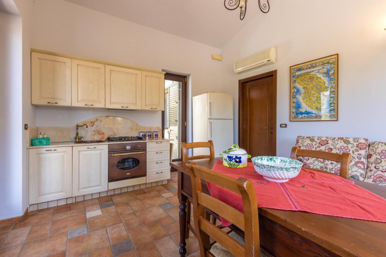 Casa Ulmi Con Piscina Bed & Breakfast อุจจาโน ลาเคียซา ภายนอก รูปภาพ