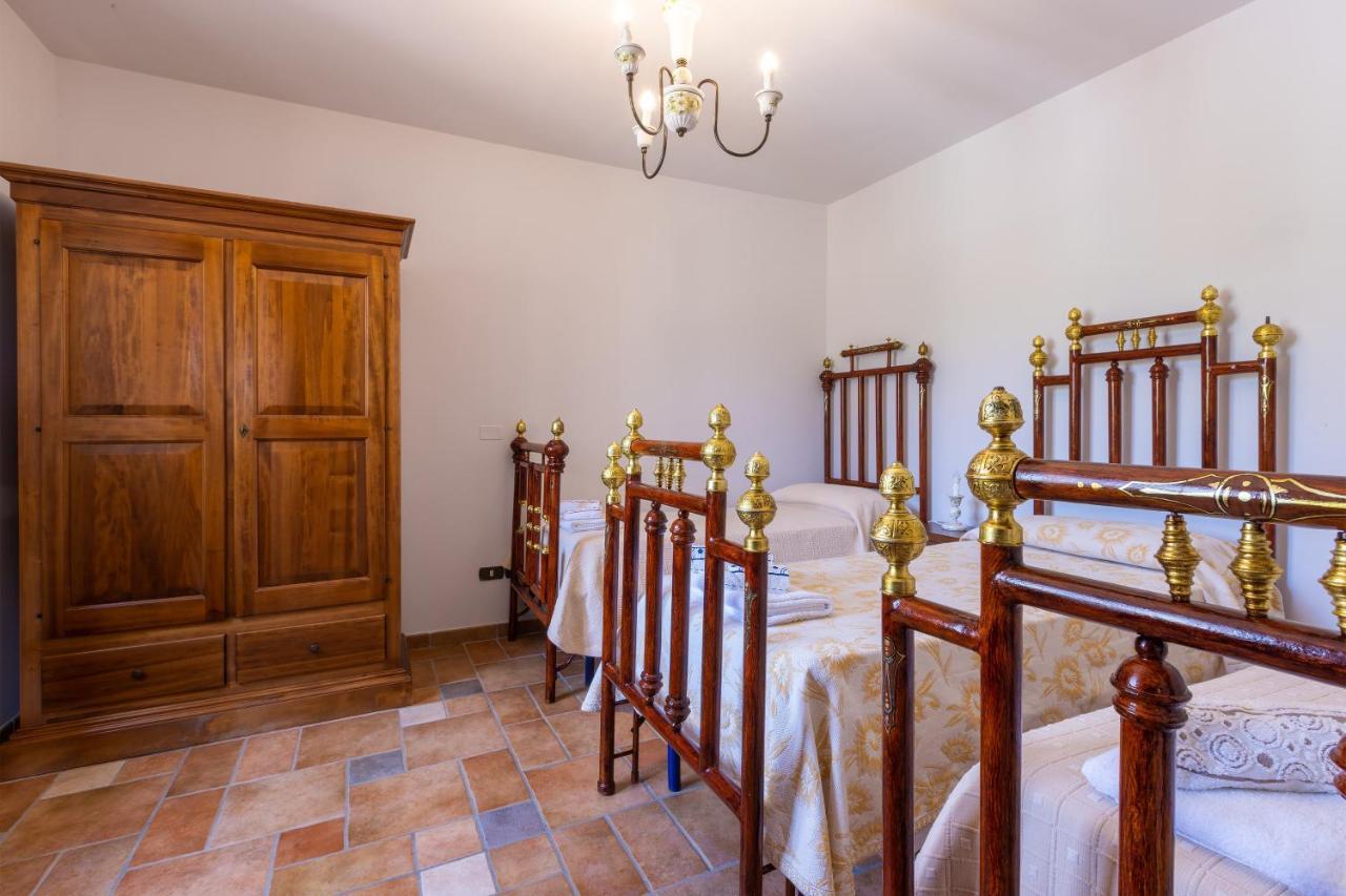 Casa Ulmi Con Piscina Bed & Breakfast อุจจาโน ลาเคียซา ภายนอก รูปภาพ