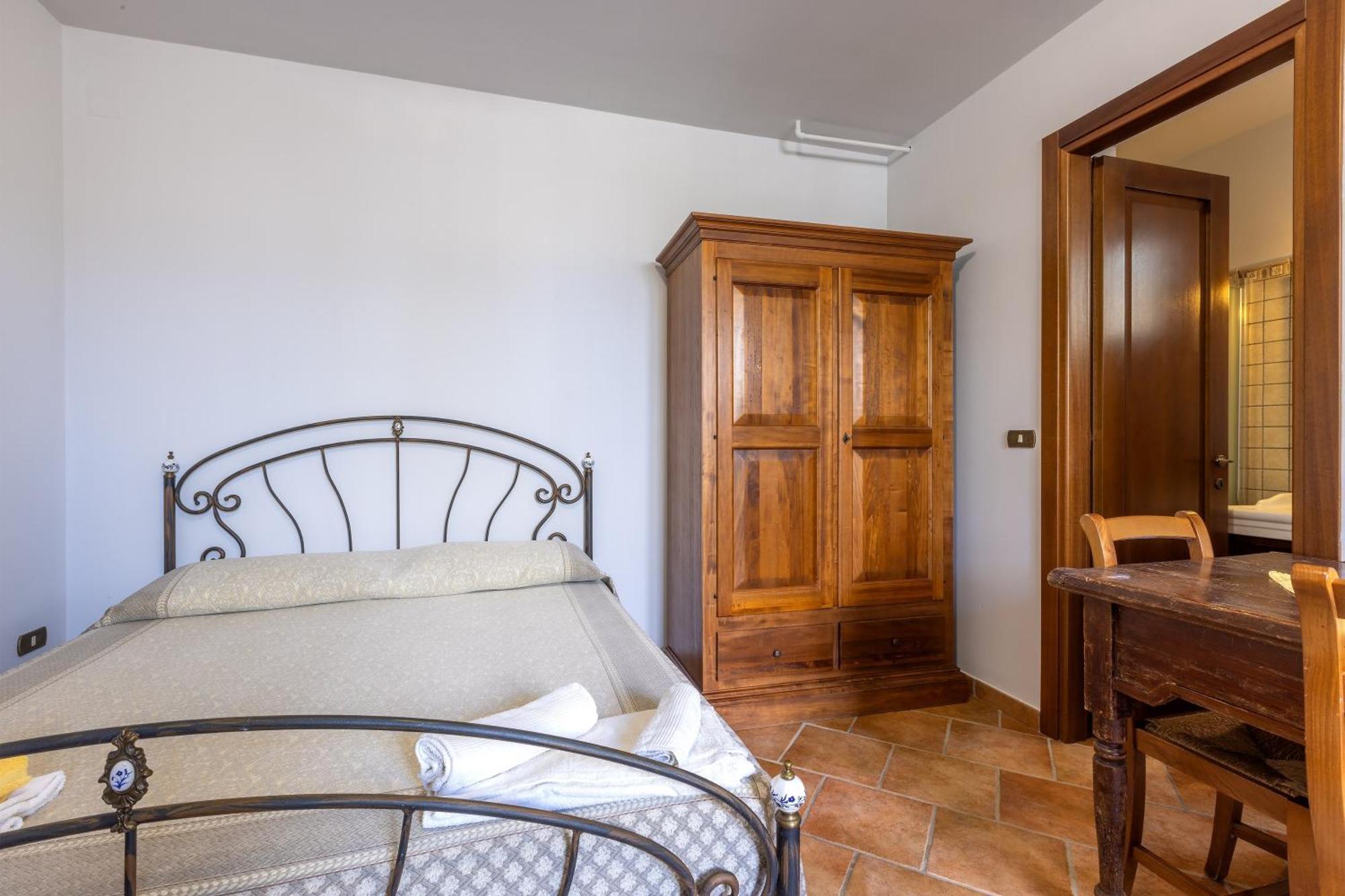 Casa Ulmi Con Piscina Bed & Breakfast อุจจาโน ลาเคียซา ภายนอก รูปภาพ