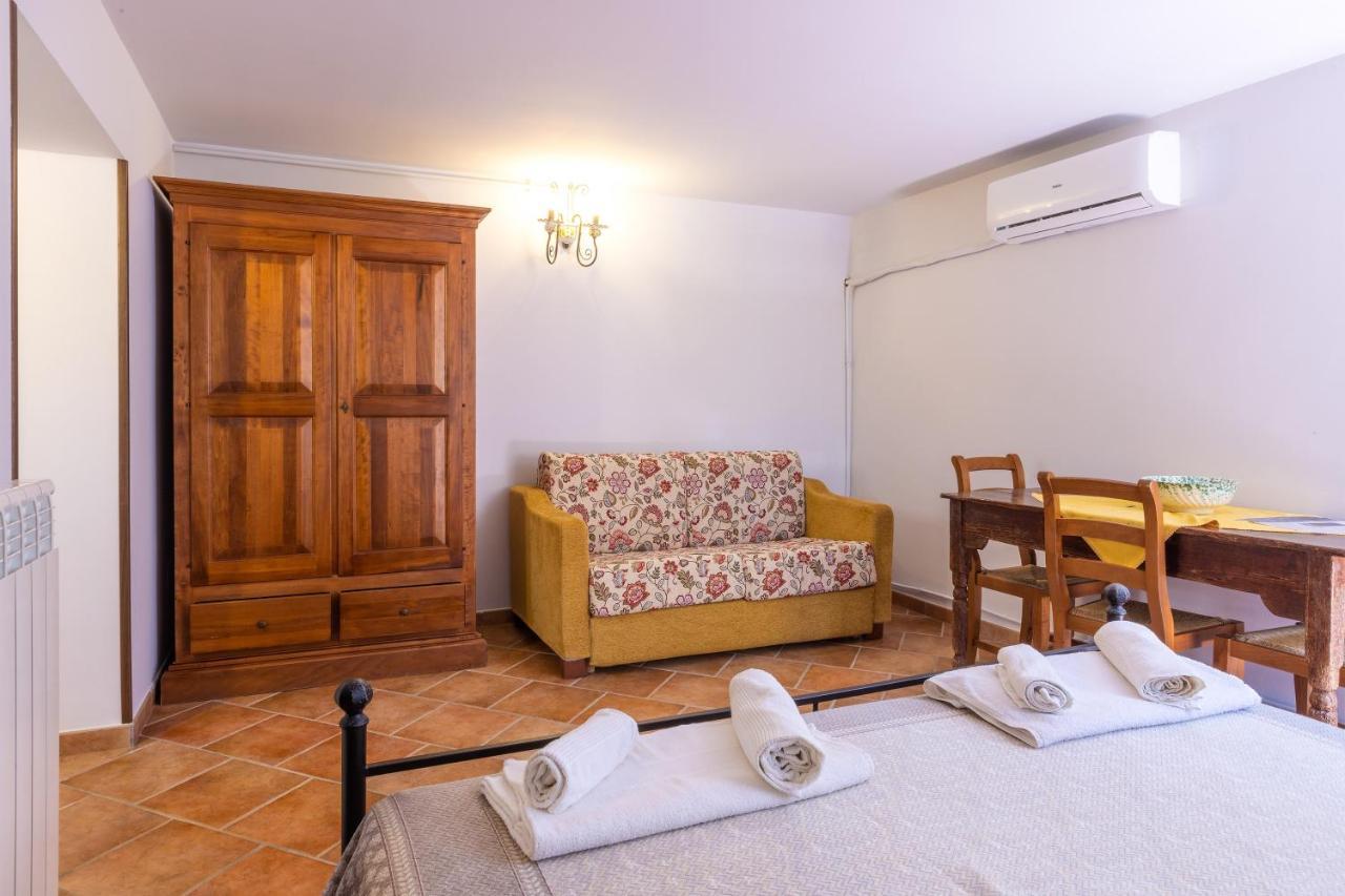 Casa Ulmi Con Piscina Bed & Breakfast อุจจาโน ลาเคียซา ภายนอก รูปภาพ