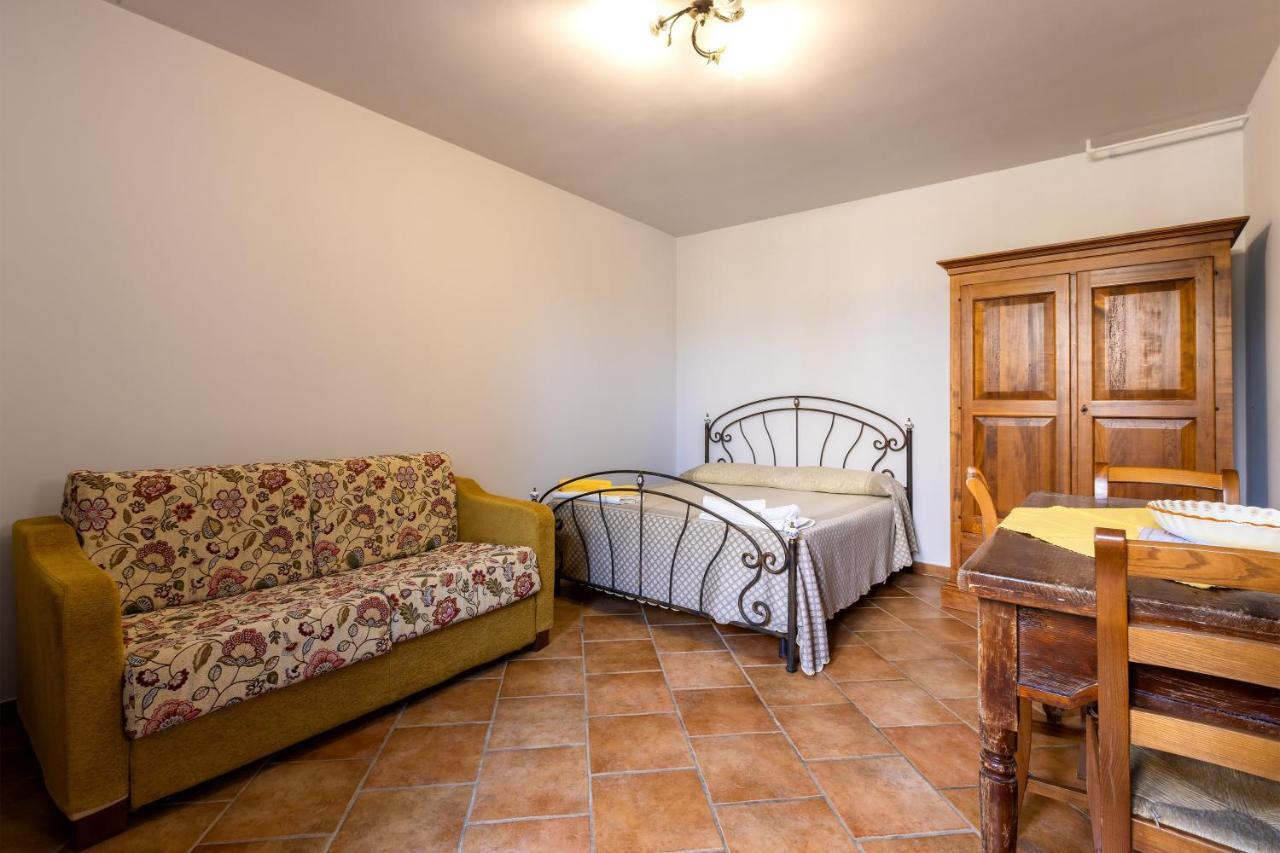 Casa Ulmi Con Piscina Bed & Breakfast อุจจาโน ลาเคียซา ภายนอก รูปภาพ