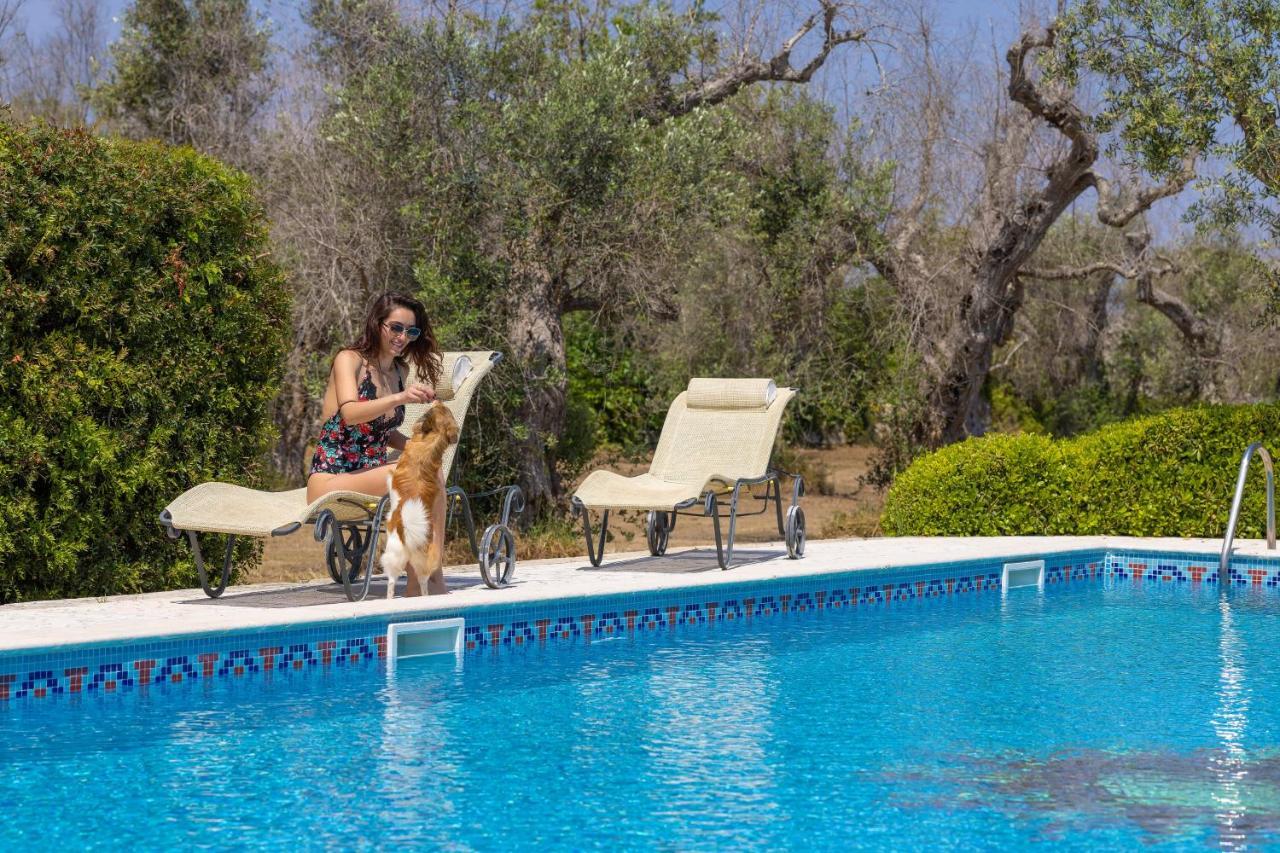 Casa Ulmi Con Piscina Bed & Breakfast อุจจาโน ลาเคียซา ภายนอก รูปภาพ