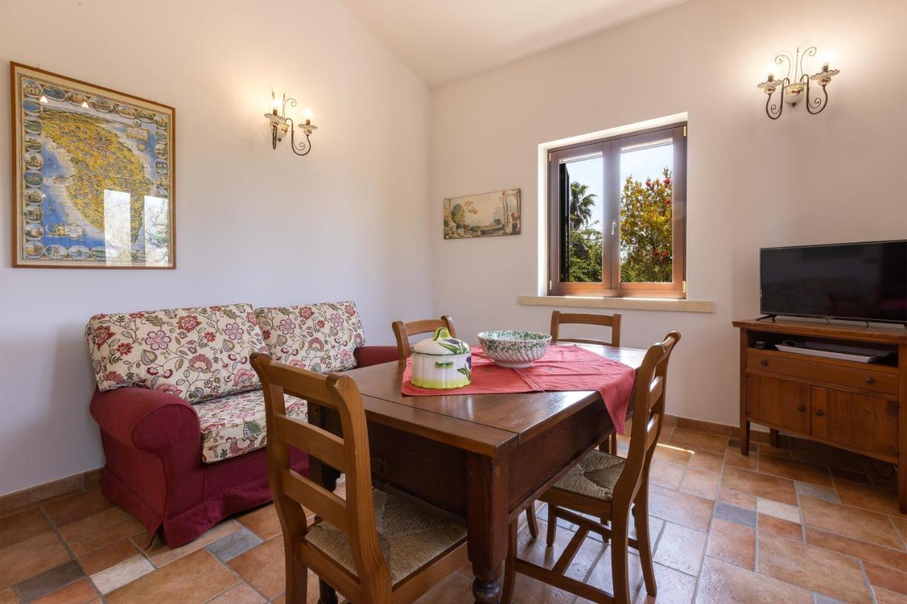 Casa Ulmi Con Piscina Bed & Breakfast อุจจาโน ลาเคียซา ภายนอก รูปภาพ