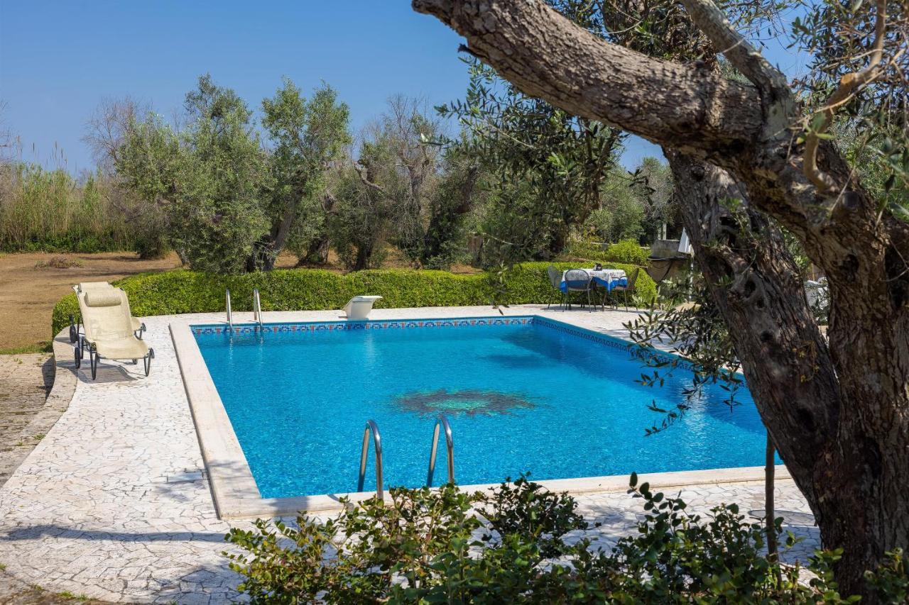 Casa Ulmi Con Piscina Bed & Breakfast อุจจาโน ลาเคียซา ภายนอก รูปภาพ